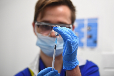 EMA: Πρέπει να προστεθούν δύο ακόμα παρενέργειες του εμβολίου της AstraZeneca