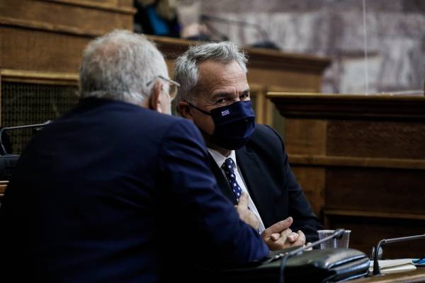 Βουλή: «Θερμή» υποδοχή Βορίδη από ΣΥΡΙΖΑ για δηλώσεις του υπέρ του κομματικού κράτους