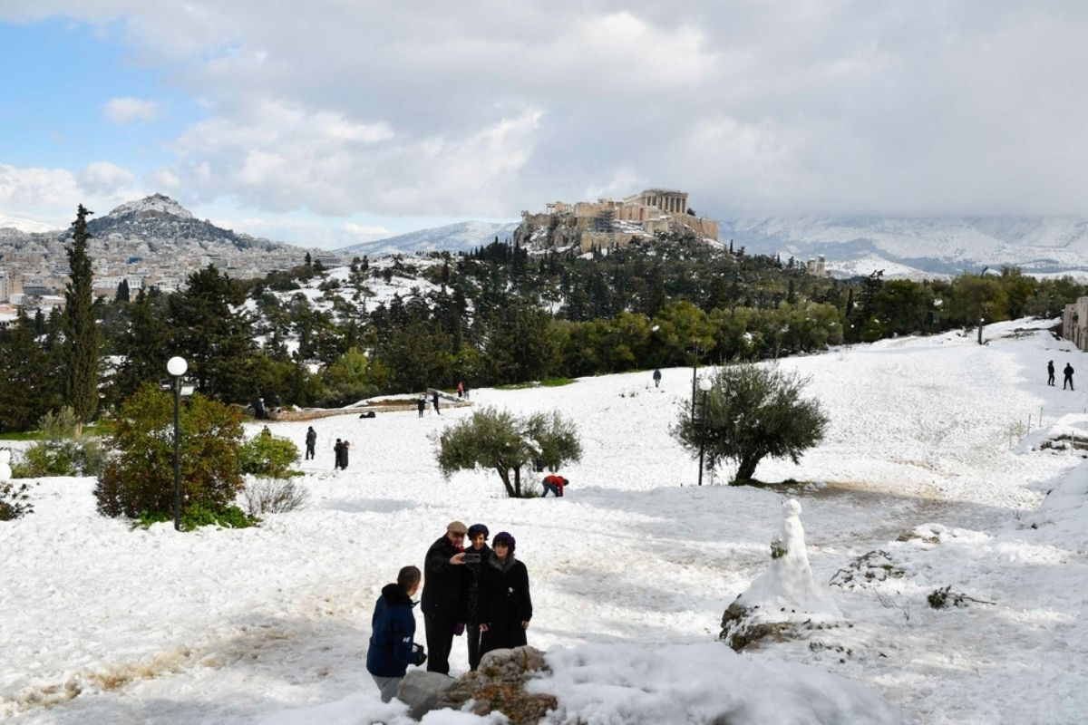 Πού χιονίζει τώρα στην Αθήνα