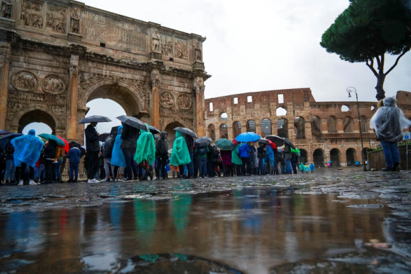 Κλειστά σχολεία λόγω κακοκαιρίας στην Ιταλία - Οι περιοχές σε κόκκινο συναγερμό