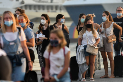 Υποχρεωτικές οι μάσκες σε σχολεία, πλοία, λεωφορεία