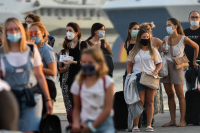 Υποχρεωτικές οι μάσκες σε σχολεία, πλοία, λεωφορεία