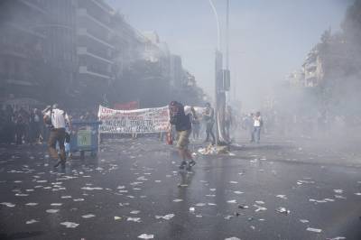 Διεθνής Αμνηστία: Υπερβολική χρήση δακρυγόνων εναντίον χιλιάδων ειρηνικών διαδηλωτών