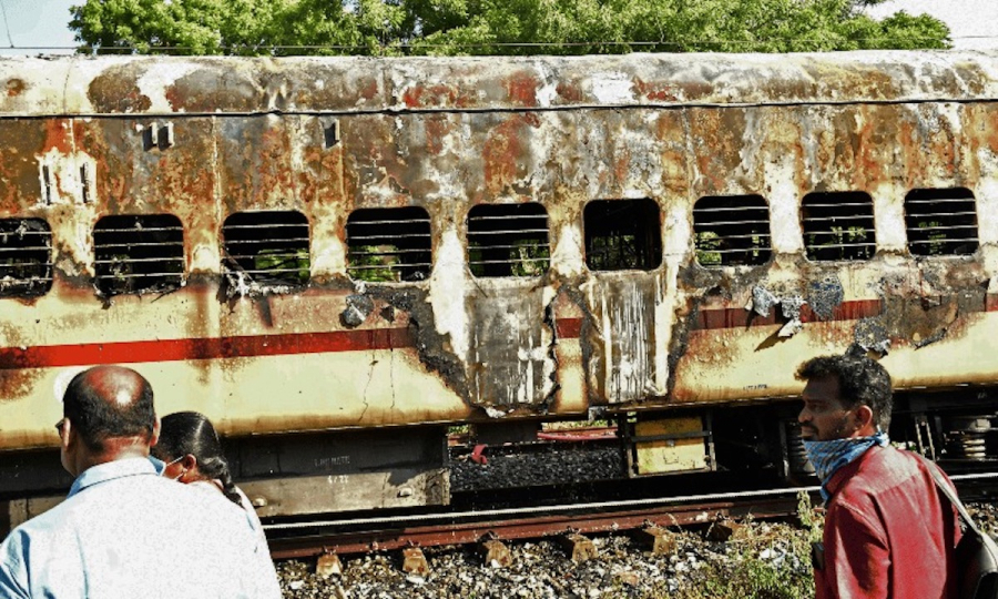 Ινδία: Τουλάχιστον 9 νεκροί από πυρκαγιά σε βαγόνι τρένου