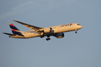 Πτήση-θρίλερ στη Ν. Ζηλανδία: «Επιβάτες εκσφενδονίστηκαν και χτύπησαν στην οροφή του αεροπλάνου»