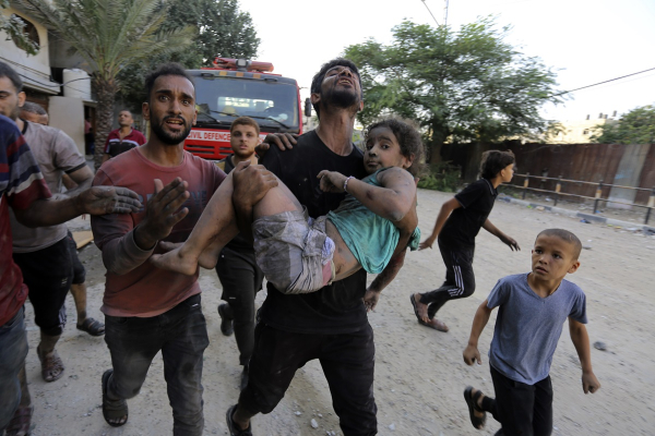 Γάζα: 13 νεκροί και 26 τραυματίες από τον βομβαρδισμό ασθενοφόρου έξω από νοσοκομείο