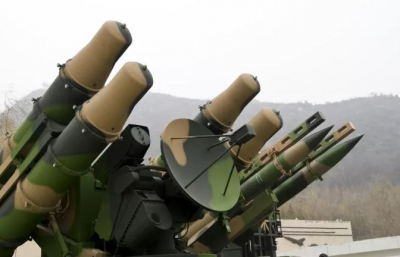 Ιαπωνία: Εξετάζεται η ανάπτυξη πυραύλων ικανών να πλήξουν περιοχές της Βόρειας Κορέας και της Κίνας
