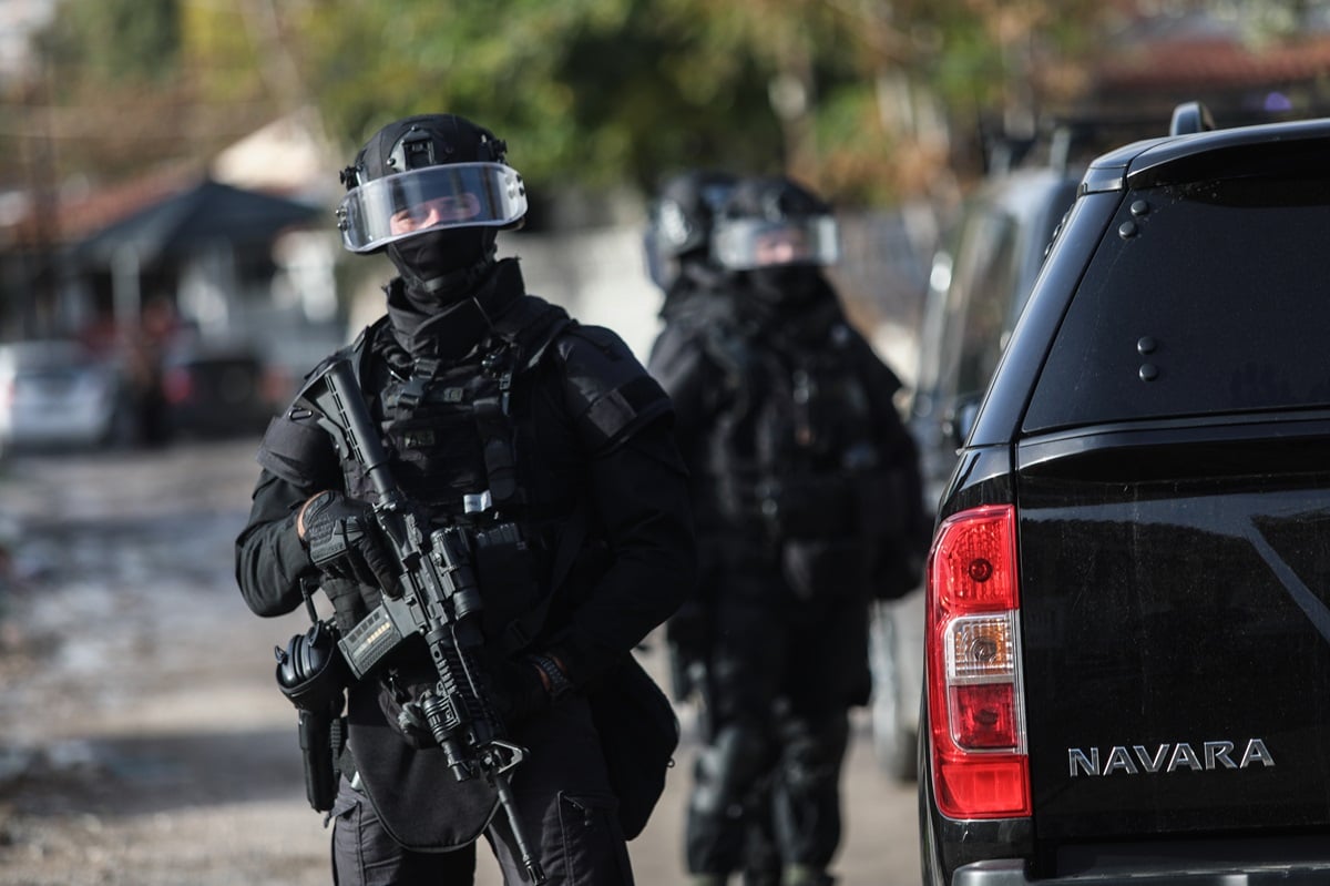 Συλλήψεις που βάζουν φωτιά: Στέλεχος των «Πυρήνων» με ΟΥΚαδες, γιάφκες με εκρηκτικά και βαρύ οπλισμό