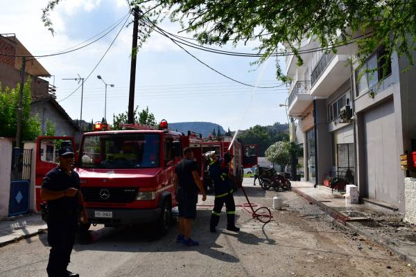 Φωτιά τα ξημερώματα σε οικία στο Ωραιόκαστρο και σε κάμπινγκ τροχόσπιτων στη Χαλκιδική