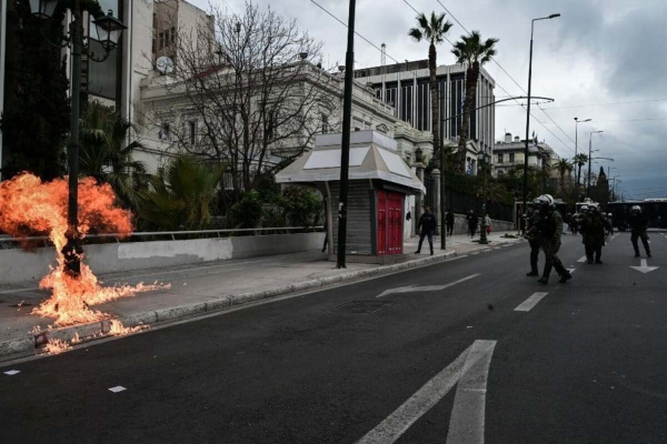Πορείες για Τέμπη στην Αθήνα: 8 συλλήψεις και 15 νέες προσαγωγές - Δύο αστυνομικοί τραυματίστηκαν