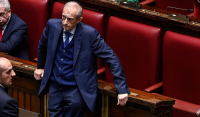 Ιταλία: Βουλευτής κατηγορείται ότι βούτηξε άρωμα 130 ευρώ από Duty Free αεροδρομίου
