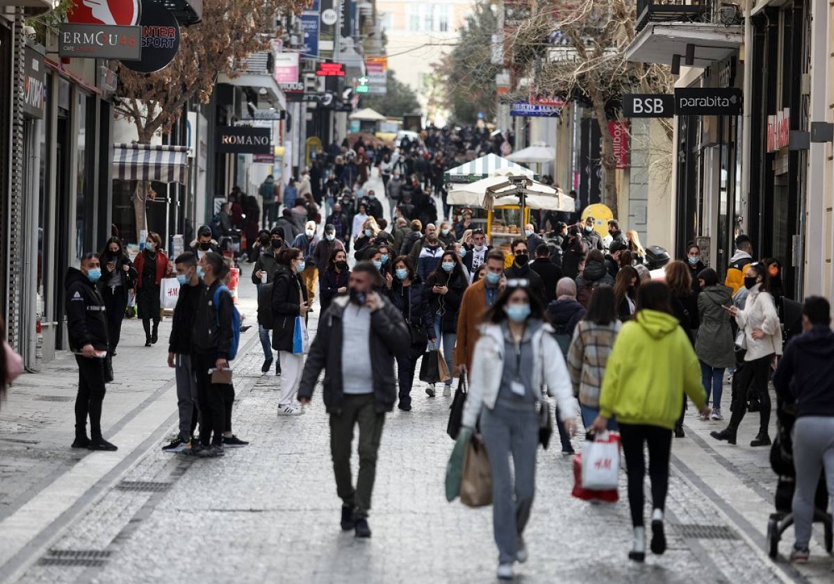 Κοσμοσυρροή στους εμπορικούς δρόμους της Αθήνας και της Θεσσαλονίκης