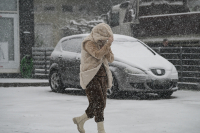 Κακοκαιρία «Μπάρμπαρα»: Χιονίζει στην Αθήνα – Ποιες περιοχές έχουν «ντυθεί» στα λευκά