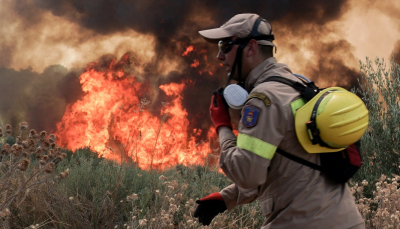 Φωτιά τώρα στα Βίλια Αττικής: Εκκενώσεις οικισμών - Μήνυμα από το 112
