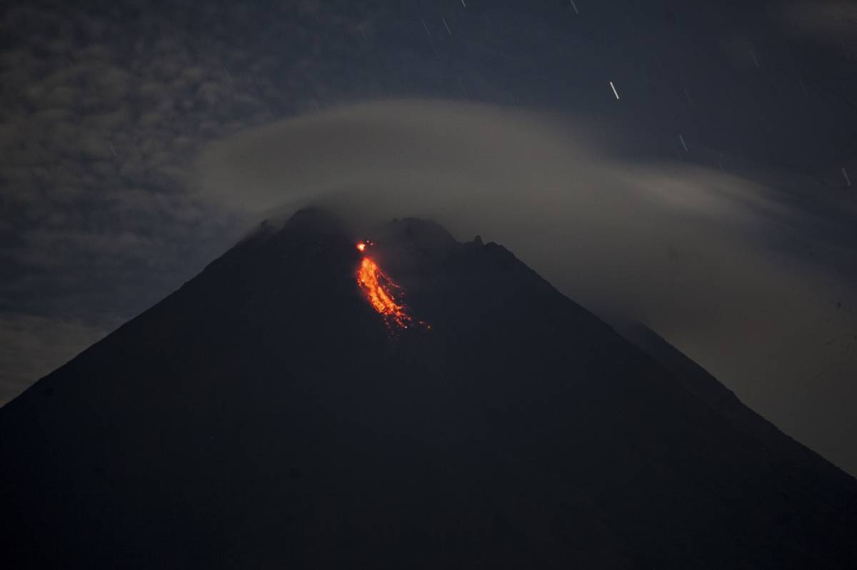 Έκρηξη ηφαιστείου στην Ινδονησία - Τέφρα σε ύψος 5,6 χιλιομέτρων