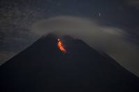 Έκρηξη ηφαιστείου στην Ινδονησία - Τέφρα σε ύψος 5,6 χιλιομέτρων