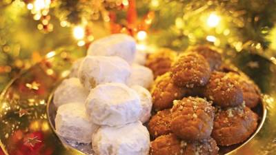 Μελομακάρονα, κουραμπιέδες, δίπλες, βασιλόπιτα - Πόσες θερμίδες έχουν τα γλυκά των Χριστουγέννων