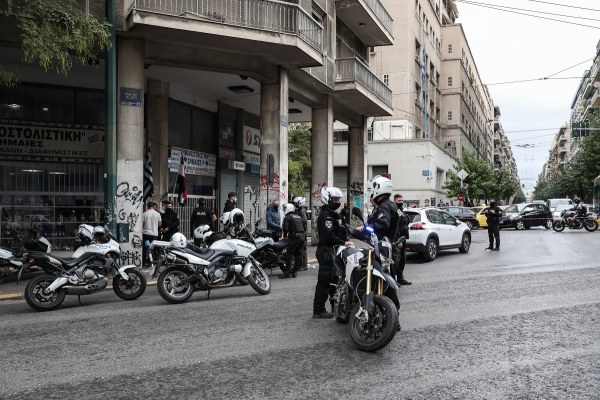 Πυροβολισμοί στην Αθήνα: Το ποινικό παρελθόν του κακοποιού που εμβόλισε αστυνομικούς