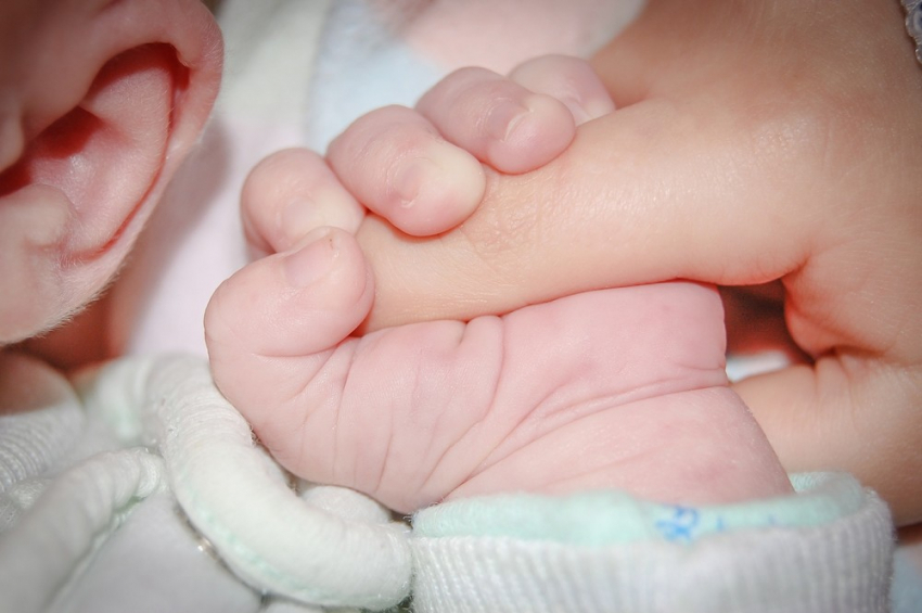 Επίδομα γέννησης: 20 απαντήσεις από τον ΟΠΕΚΑ