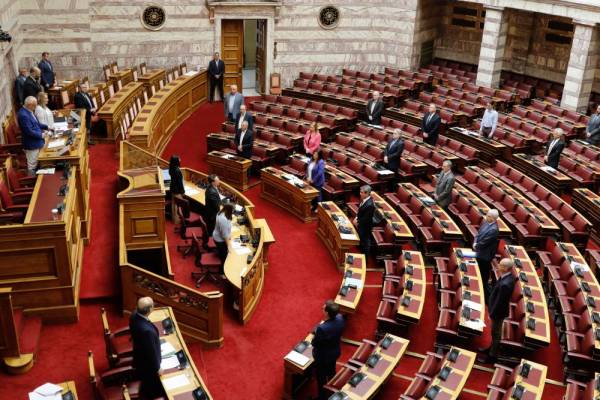 Δημήτρης Κρεμαστινός: Ενός λεπτού σιγή στη Βουλή και χορηγία ενός εκατ. ευρώ στη μνήμη του