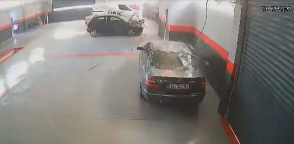 Νέα Αγχίαλος: Νέο βίντεο ντοκουμέντο από τις εκρήξεις πυρομαχικών - Τζάμια αυτοκινήτων έγιναν θρύψαλα
