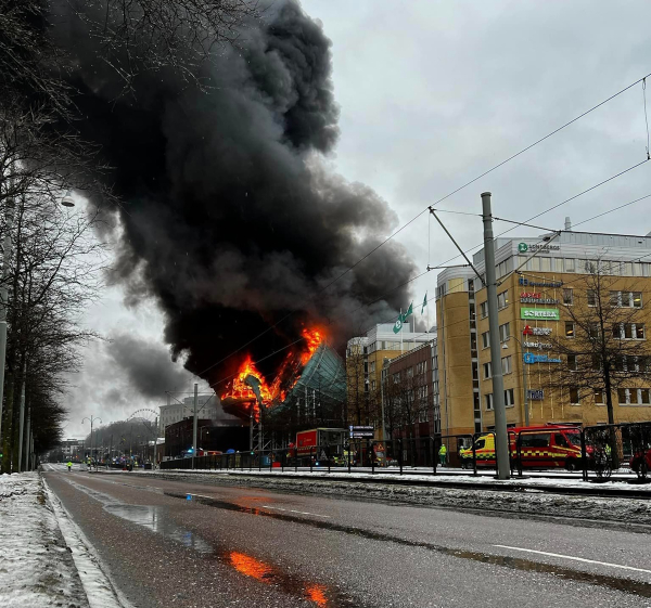Σουηδία: Μεγάλη πυρκαγιά σε υδάτινο πάρκο στο Γκέτεμποργκ - 13 τραυματίες