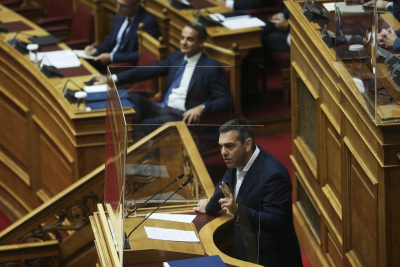 Τσίπρας vs Μητσοτάκης: Μονομαχία στη Βουλή για το «μεγάλο αυτί» της ΕΥΠ