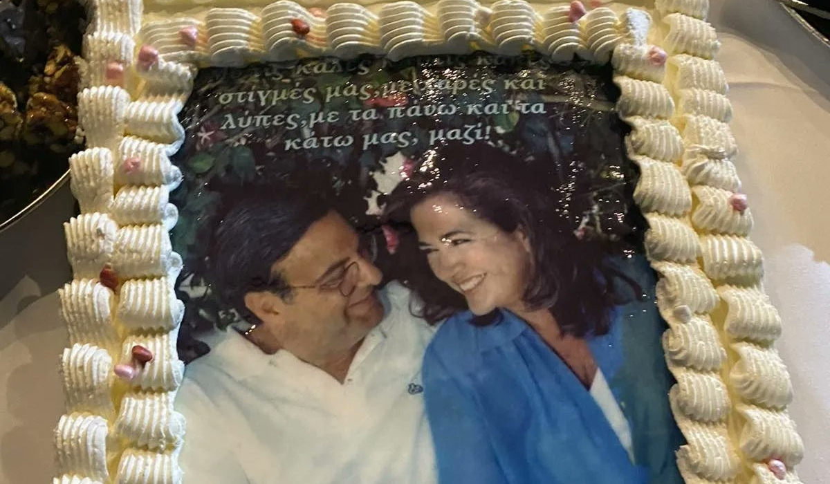 Επέτειος γάμου για την Ντόρα Μπακογιάννη: Η τούρτα για τα 24 χρόνια με τον Ισίδωρο Κούβελο