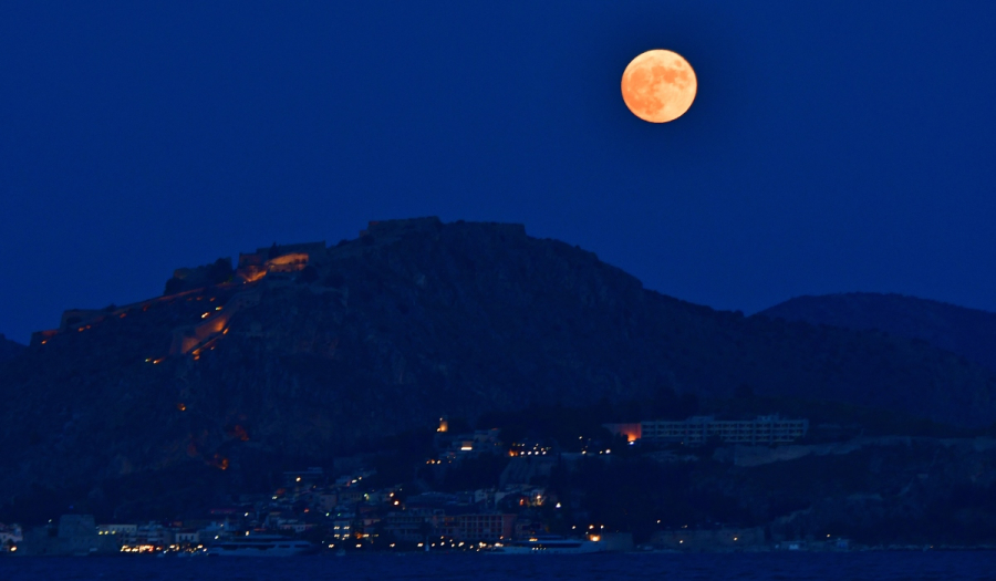 Πανσέληνος Ιουλίου: Οι πρώτες μαγικές εικόνες από το «Φεγγάρι του Ελαφιού»