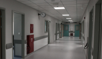 Αντιεμβολιαστές μπούκαραν στο νοσοκομείο του Βόλου και προπηλάκισαν γιατρούς