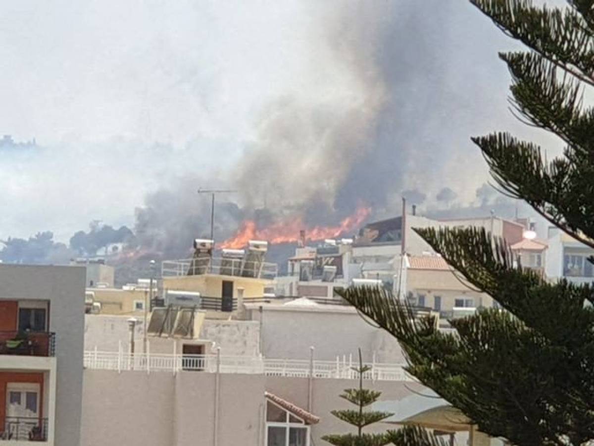 Κρήτη: Πυρκαγιά κοντά σε σπίτια στο Ρέθυμνο