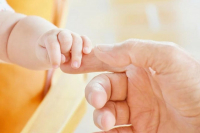 Βόλος: Δήλωσε τη γέννηση του εγγονού του με καθυστέρηση για να πάρει το επίδομα των 2.000 ευρώ