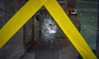 Επιθέσεις με βαριοπούλες σε έξι σούπερ μάρκετ σε διαφορετικές περιοχές της Αττικής