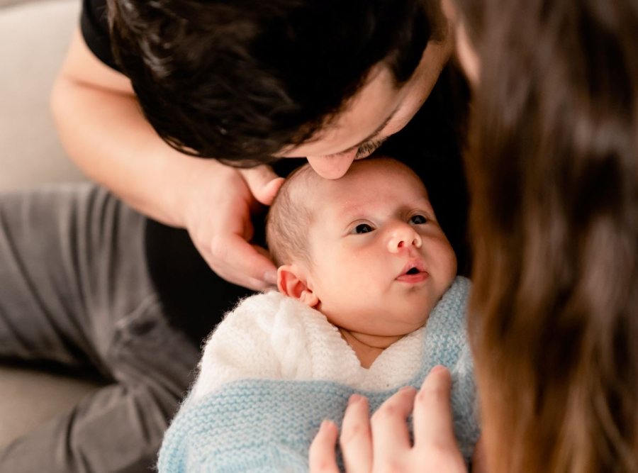 Άδεια μητρότητας: Πώς παίρνει ως 7 μήνες άδεια ο πατέρας στον ιδιωτικό τομέα