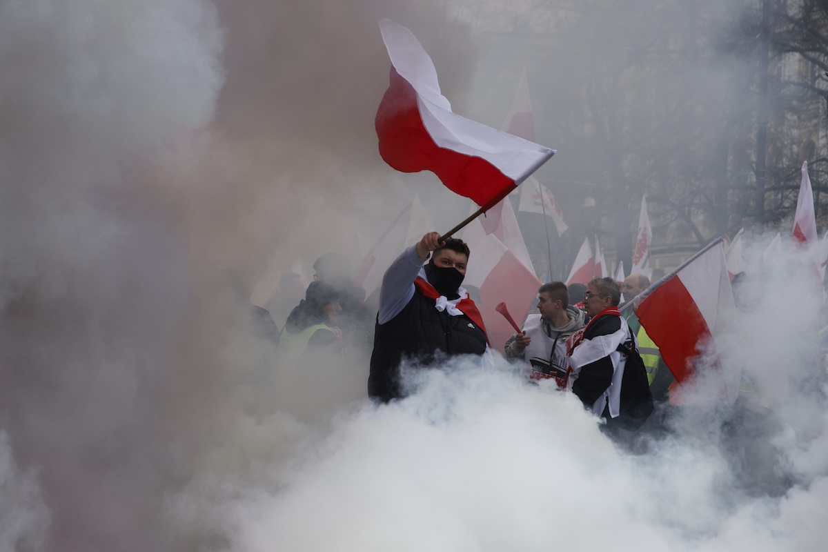 Πολωνία: Βίαιες συγκρούσεις αγροτών – Αστυνομίας γύρω από το κοινοβούλιο