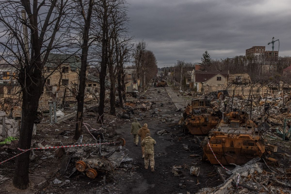 Νέες εικόνες φρίκης στο Γκοστομέλ με πτώματα αμάχων - Βομβαρδισμοί στο Χάρκοβο