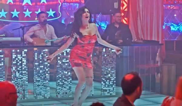Τουρκία: Η τηλεοπτική «Ντιλμπέρ» και ο χορός της «σκανδαλίζει» το πολιτικό σκηνικό