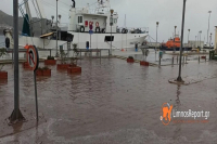 Λήμνος: Πλημμύρισε το λιμάνι της Μύρινας από την έντονη βροχόπτωση