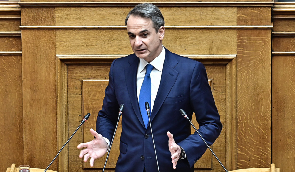 Ο Μητσοτάκης απαντά στη Βουλή για τη στεγαστική κρίση