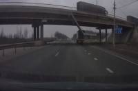 Τρόμος: Γέφυρα καταρρέει μπροστά στα μάτια οδηγού