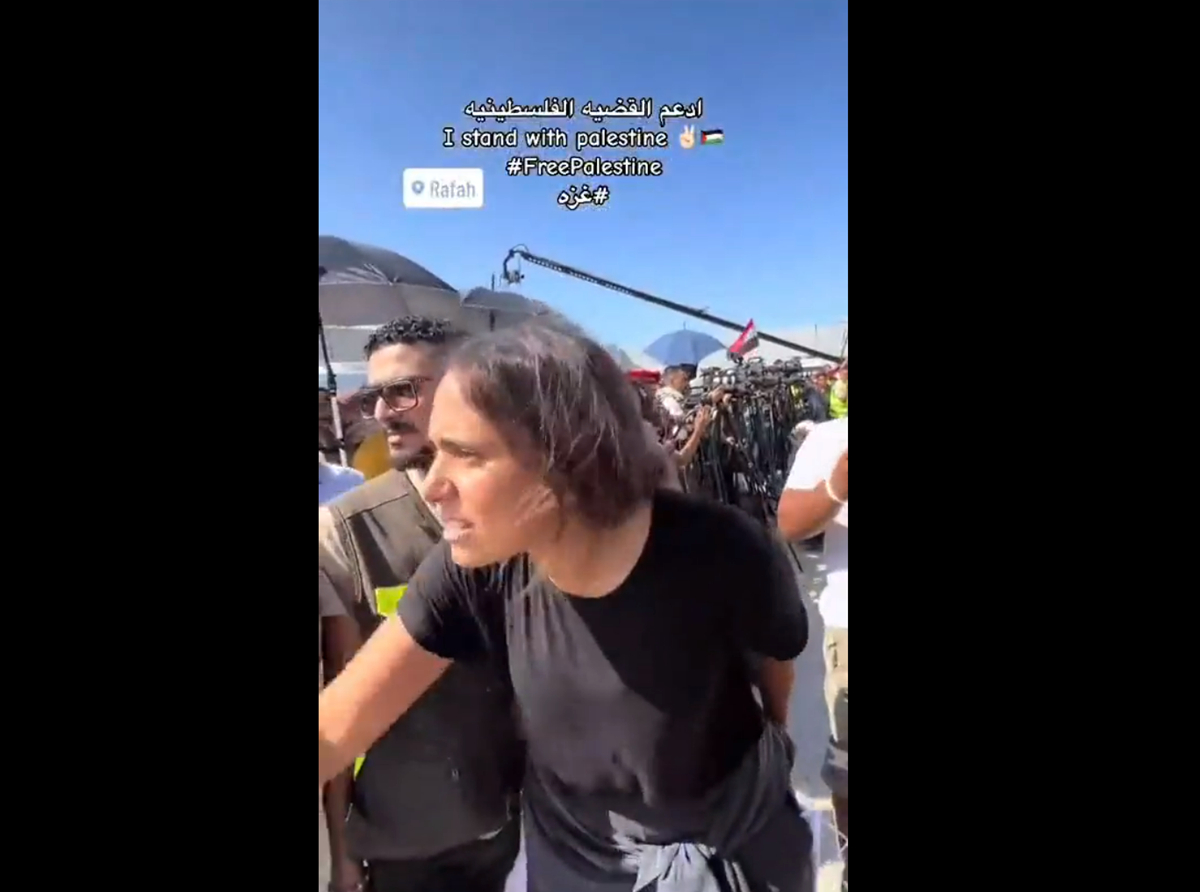 Διαδηλώτρια κατηγορεί δημοσιογράφο του CNN ότι «μεταδίδει ψέματα» στη Ράφα (Δείτε βίντεο)