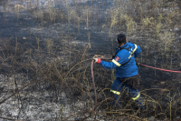 Φωτιά στα Μέθανα: Υπό μερικό έλεγχο η πυρκαγιά