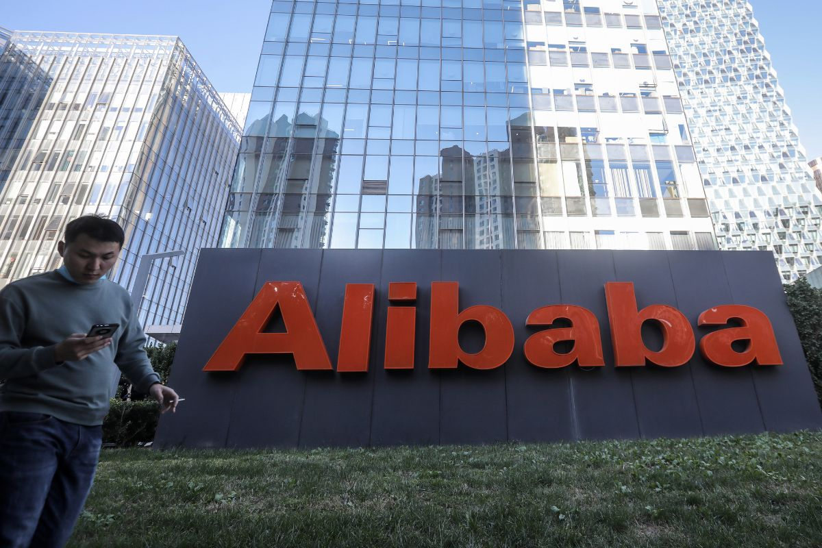 H Alibaba ετοιμάζει το αντίπαλο δέος του ChatGPT