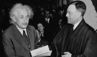 Γαλλία: Χειρόγραφο του Αϊνστάιν πουλήθηκε έναντι ποσού ρεκόρ