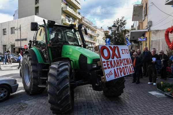 Ώρα μηδέν: Οι αγρότες αποφασίζουν κάθοδο με τα τρακτέρ στην Αθήνα ή αποκλιμάκωση