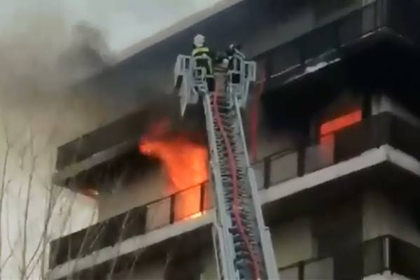Παλαιό Φάληρο: Πυρκαγιά απέναντι από το διαμέρισμα που κάηκε το πρωί!