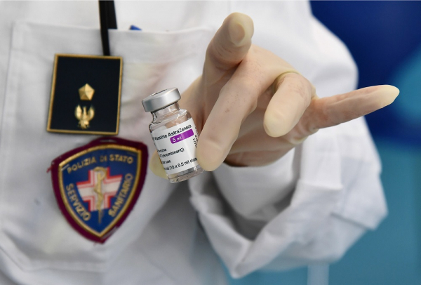 Εμβόλιο AstraZeneca: Ιταλία - Γαλλία αναμένουν τον ΕΜΑ