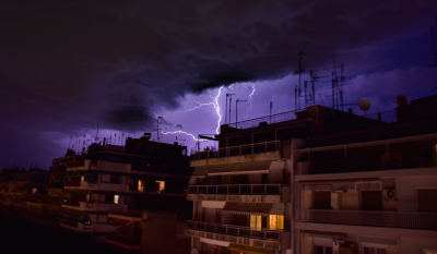 Meteo - Κακοκαιρία ΕVA: Πότε χτυπά την Αθήνα με καταιγιδες, χαλάζι, κεραυνούς