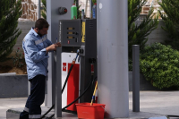 Η τρελή κούρσα στην τιμή της βενζίνης και το ενδεχόμενο για δεύτερο fuel pass