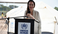 Αντζελίνα Τζολί: Επισκέφθηκε καταυλισμό προσφύγων στην Μπουρκίνα Φάσο